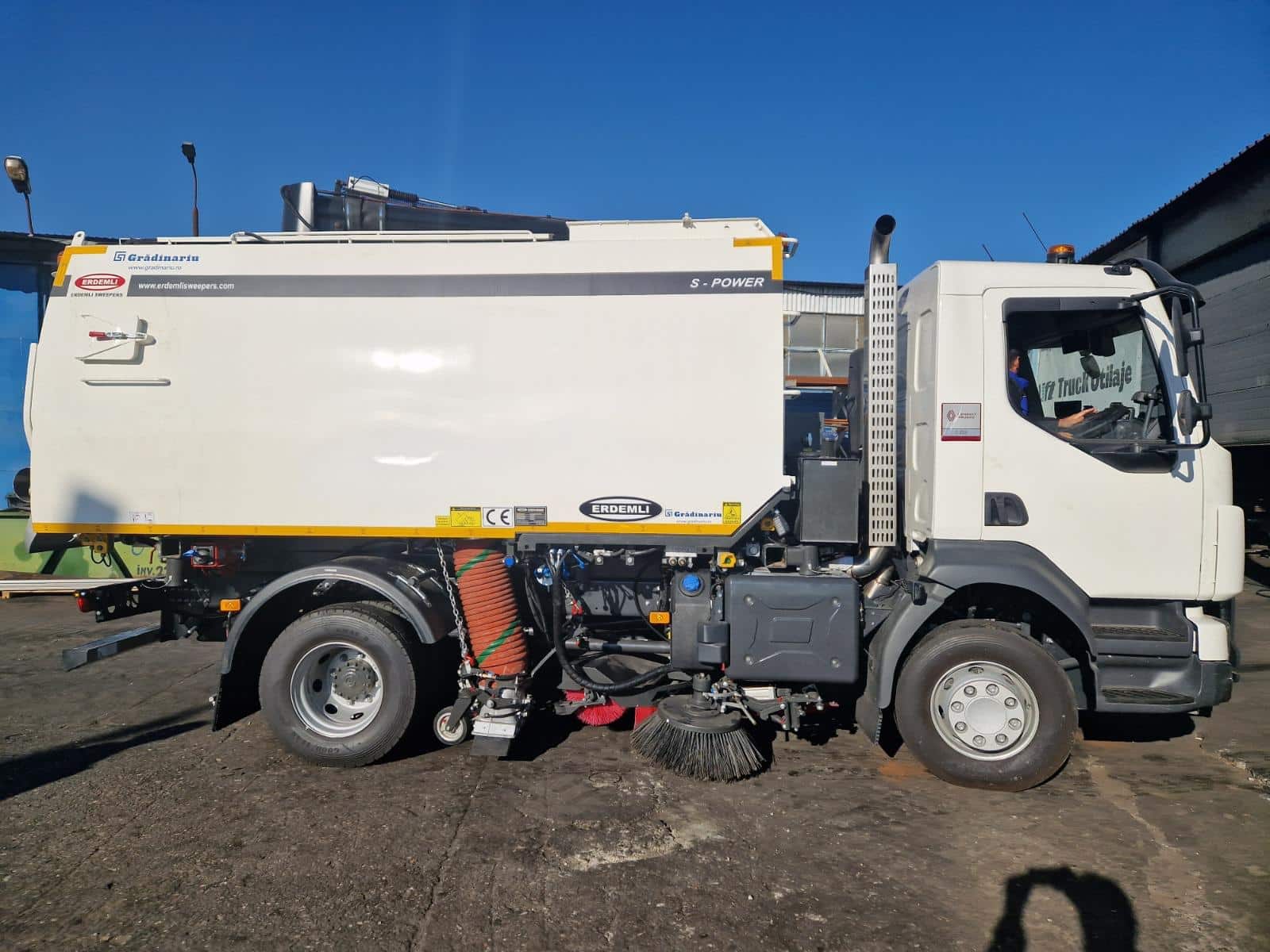 Automăturătoare Scarab pe șasiu MAN TGM 18.250 - Grădinariu